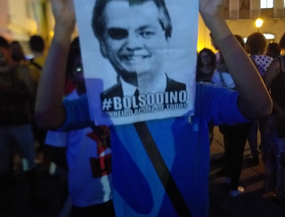 Cajueiro!  Manifestantes cobram responsabilidade de Flávio Dino