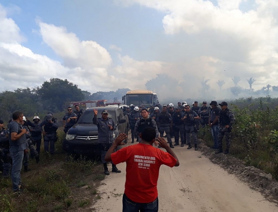 Políciais agridem trabalhadores rurais durante despejo em Pindaré-Mirim no Maranhão