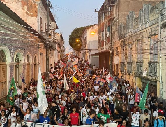 Em São Luís! Estudantes e professores vão às ruas pela democracia