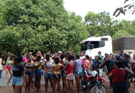 Moradores do Quilombo Santa Rosa das Pretos reivindicam quebra-molas na BR-135