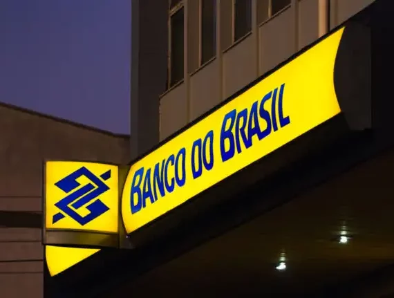 Bancários lutam pelo serviço dos caixas do Banco do Brasil
