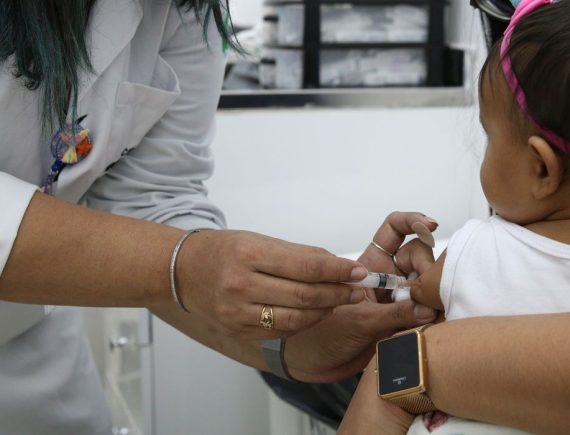 Brasil sai da lista de países com mais crianças não vacinadas