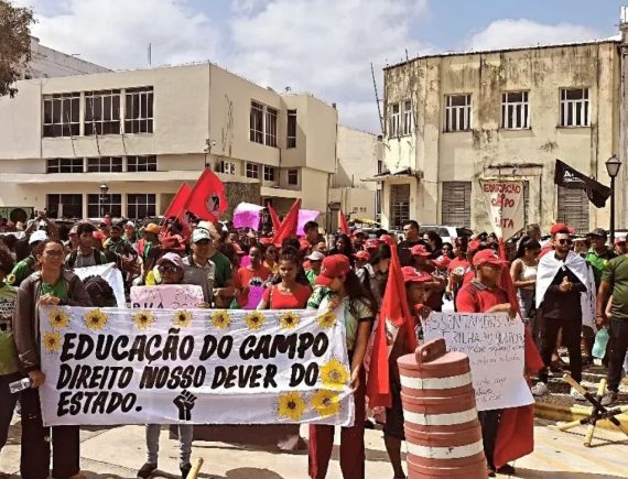 Ato público denunciou precarização da educação no campo