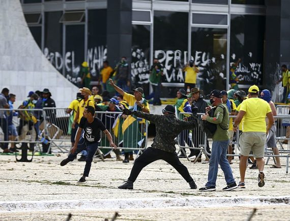 Jair Bolsonaro indiciado pelos crimes de organização criminosa, abolição violenta do Estado Democrático de Direito e golpe de Estado