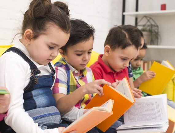 Leitura, cultura e representatividade: sindicatos promovem evento infantil na Cohab, em São Luís