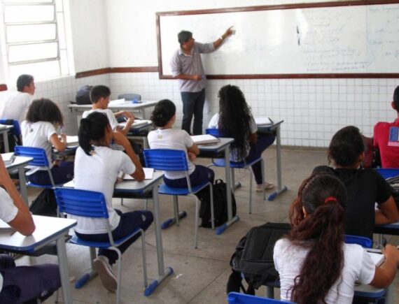 Quanto custa uma boa educação? Simpósio discute desafios para ensino público de qualidade